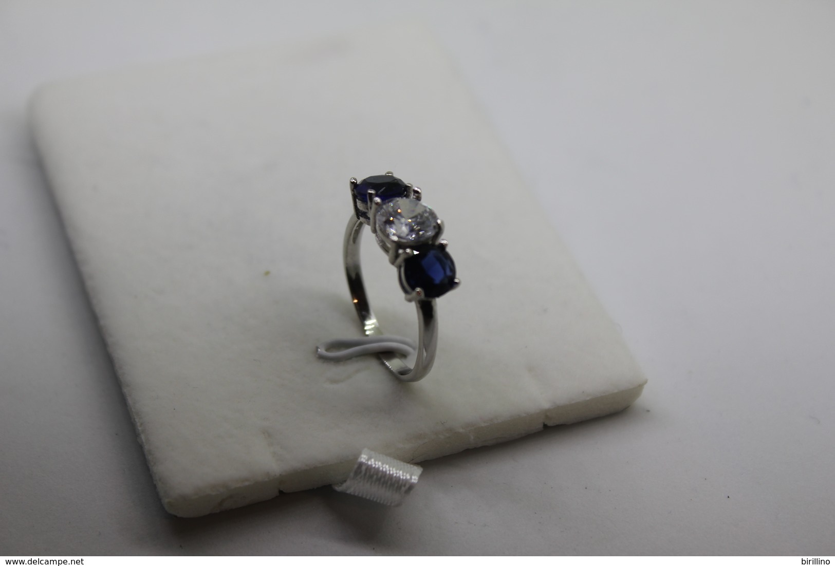 A60049 - Anello in argento sterling pietre centrale bianca e due pietre blue  - misura 8