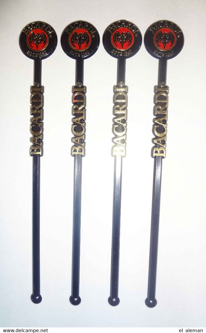 4 Original Goldfarbene BACARDI Metallbecher, Edition Cuba Libre, Limited Edition + 1 Bacardi-Jigger + 4 Stirrer - Swizzle Sticks