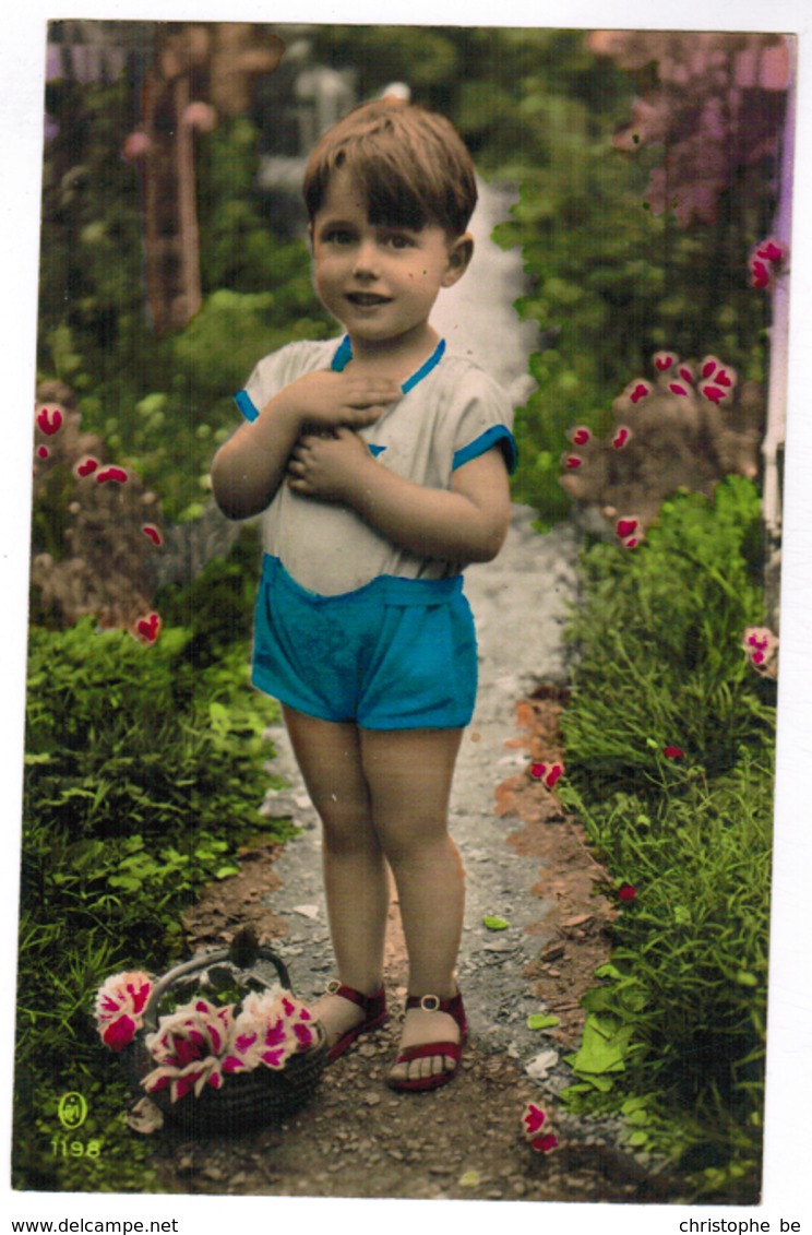 Little Boy With Flowers, Kleine Jongen Met Bloemen (pk63777) - Portretten