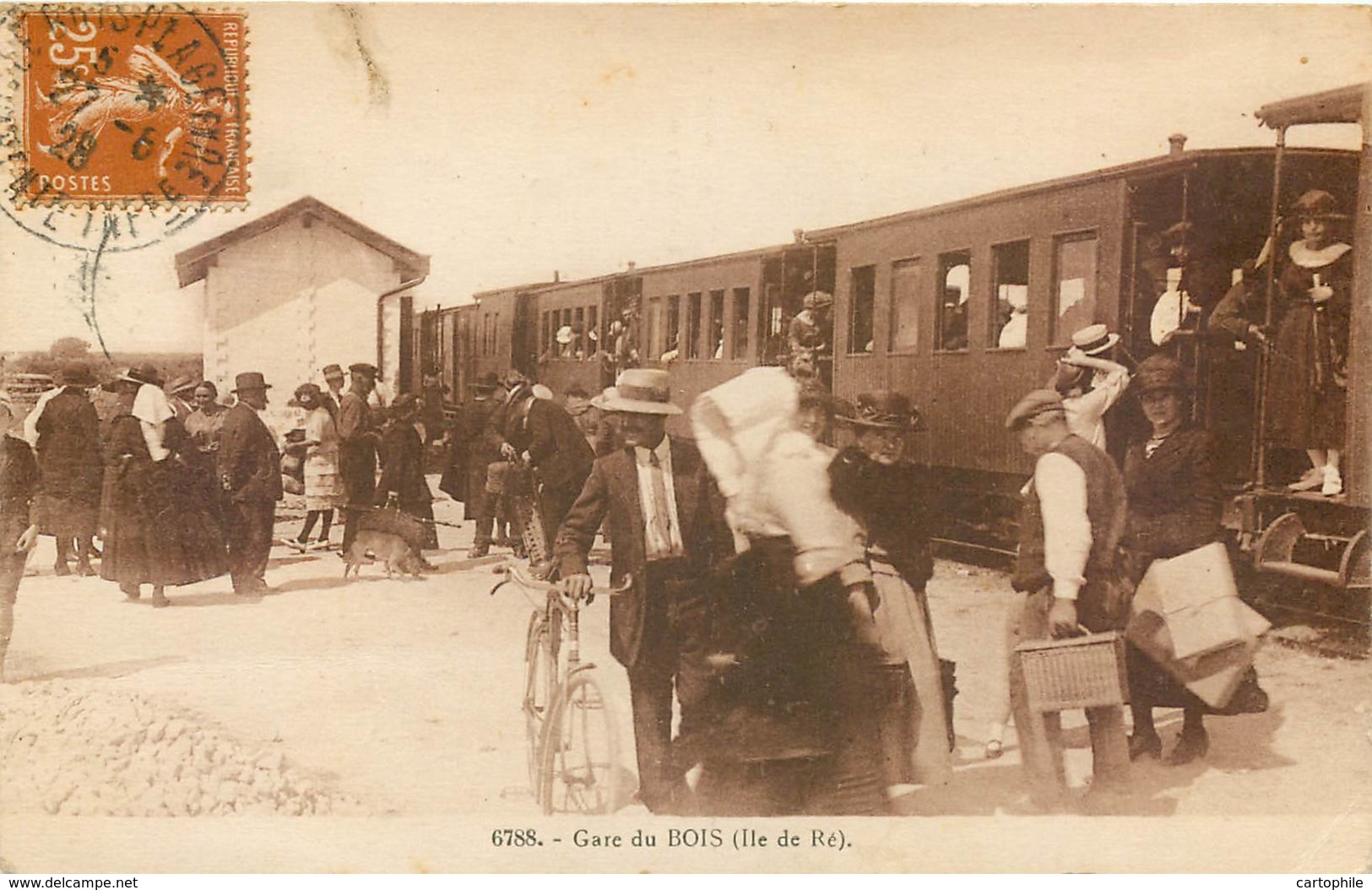 17 - ILE DE RE - Gare Du BOIS - Belle Animation Devant Le Train En 1928 - Ile De Ré