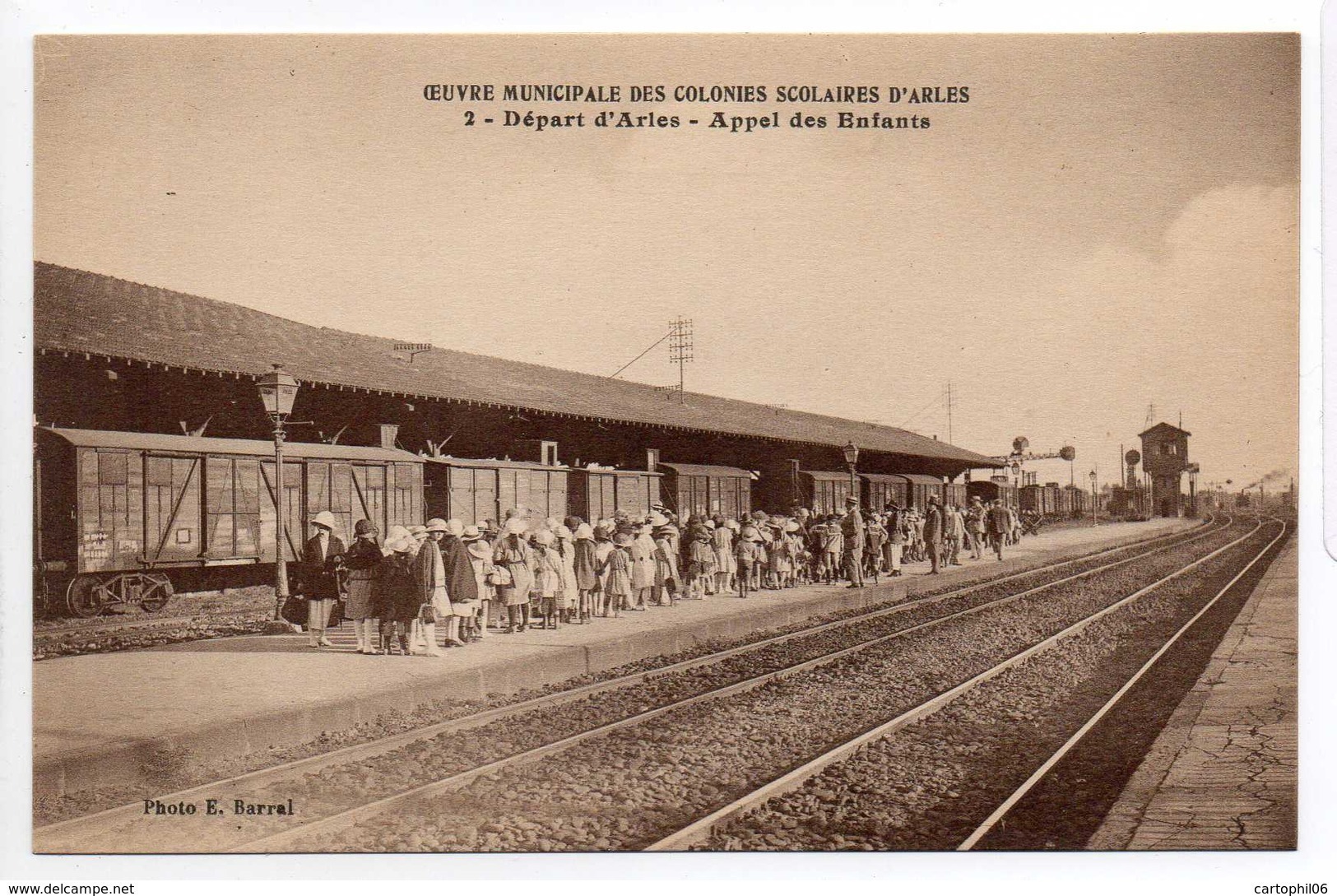 - CPA ARLES (13) - OEUVRE MUNICIPALE DES COLONIES SCOLAIRES - Départ D'Arles (gare) - Appel Des Enfants - - Arles