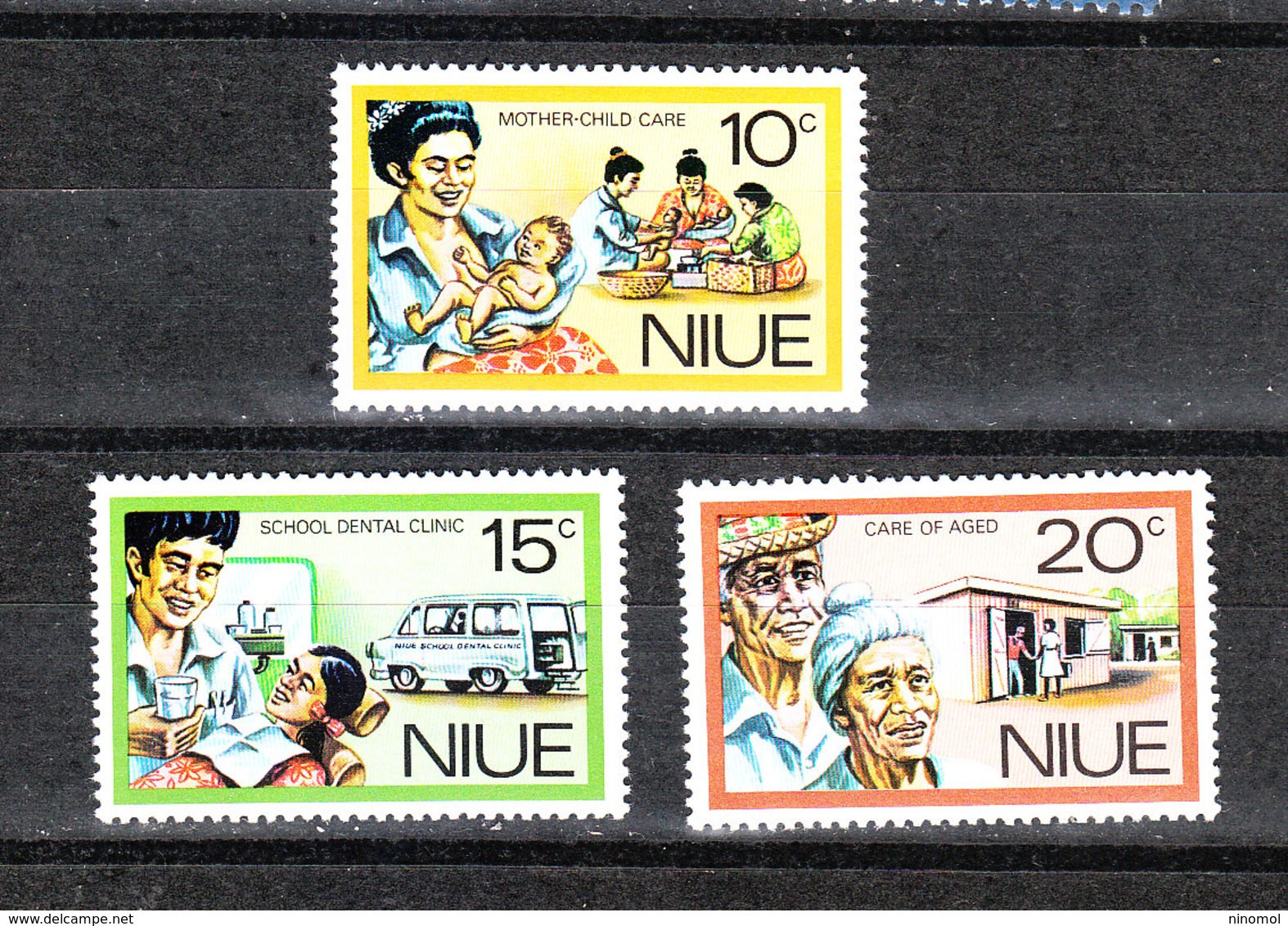 Niue  - 1977. Assistenza Ai Bebè E Agli Anziani. Dentista. Assistance To Children And The Elderly. Dentist. Complete MNH - Medicina