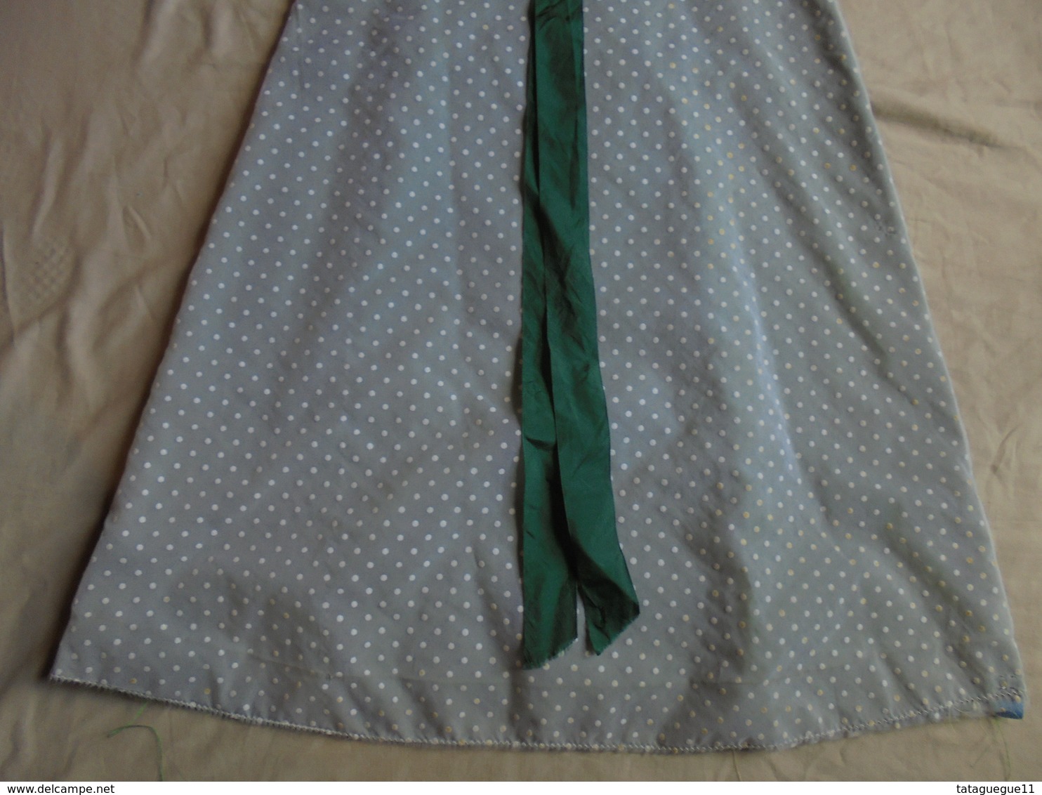 Ancien - Robe longue satinette couleur vert pour petite fille Demoiselle d'honneur 1968