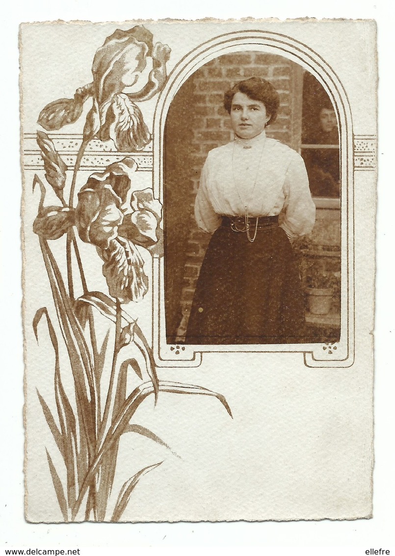 Jolie Carte Fantaisie Art Nouveau Portrait Jeune Femme En Buste Sur Fond Fleurs D' Iris -- Dos Vierge - Donne