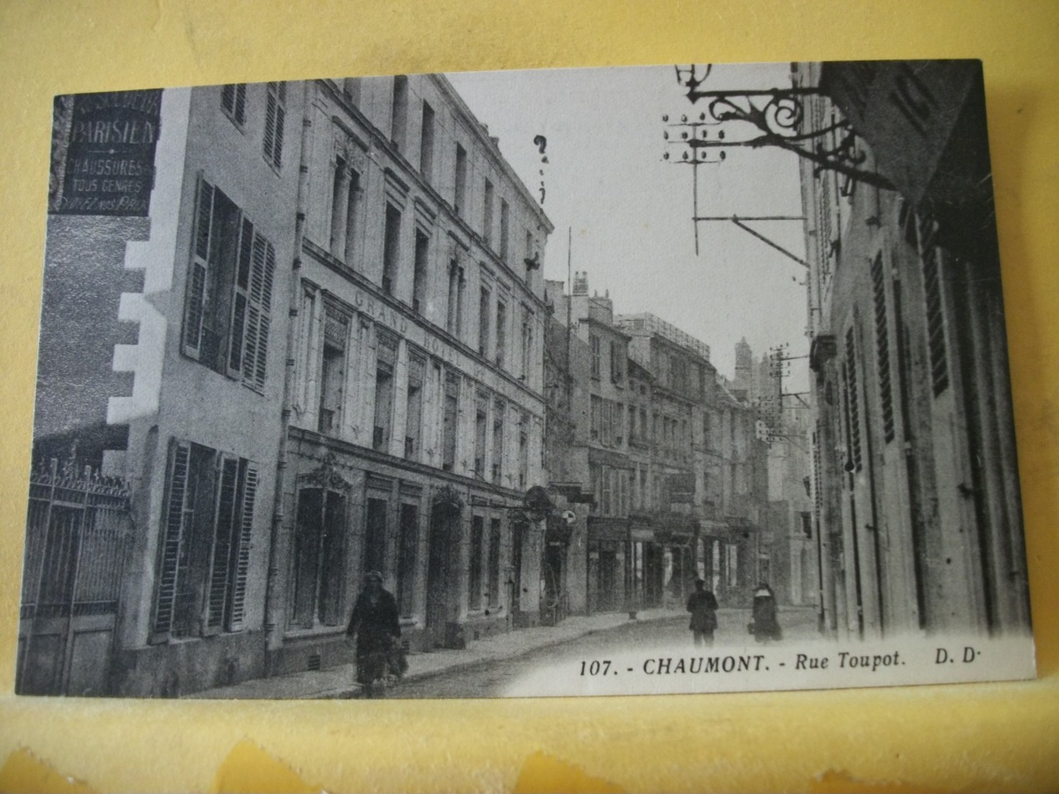 52 467 CLICHE PLUS RARE. CPA - 52 CHAUMONT. RUE TOUPOT. EDIT. D. D. N° 107 - ANIMATION. - Chaumont