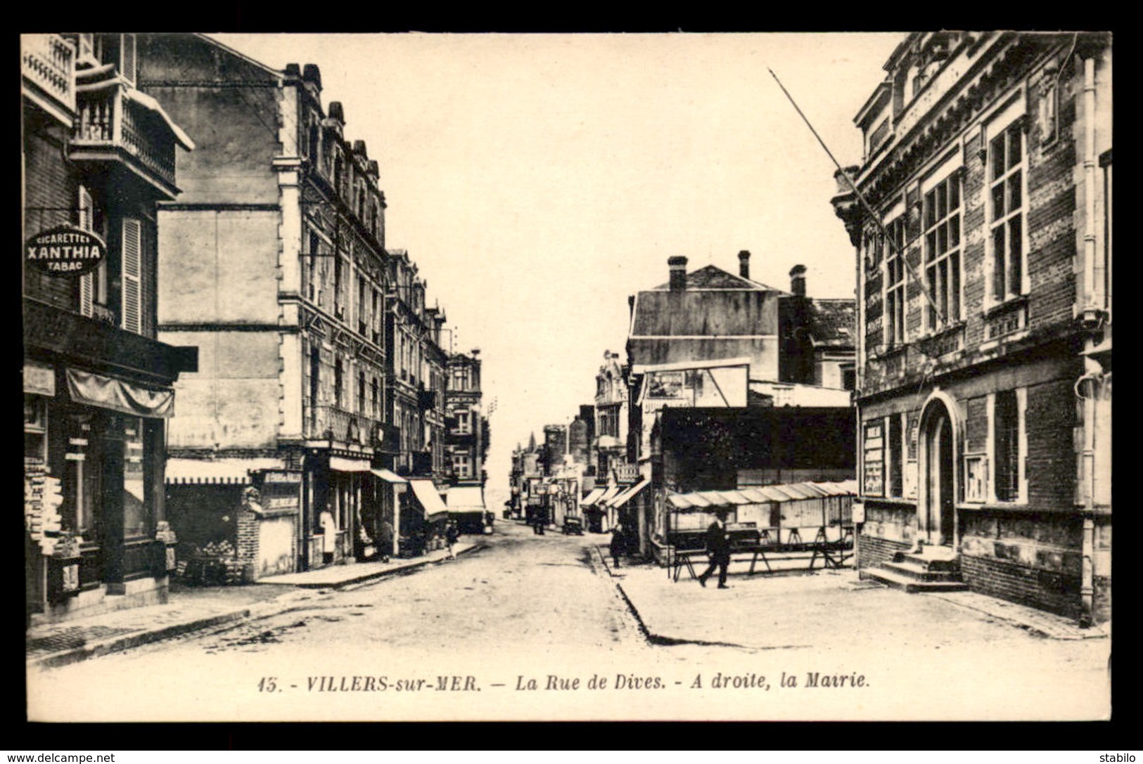 14 - VILLERS-SUR-MER - LA RUE DE DIVES, LA MAIRIE - Villers Sur Mer