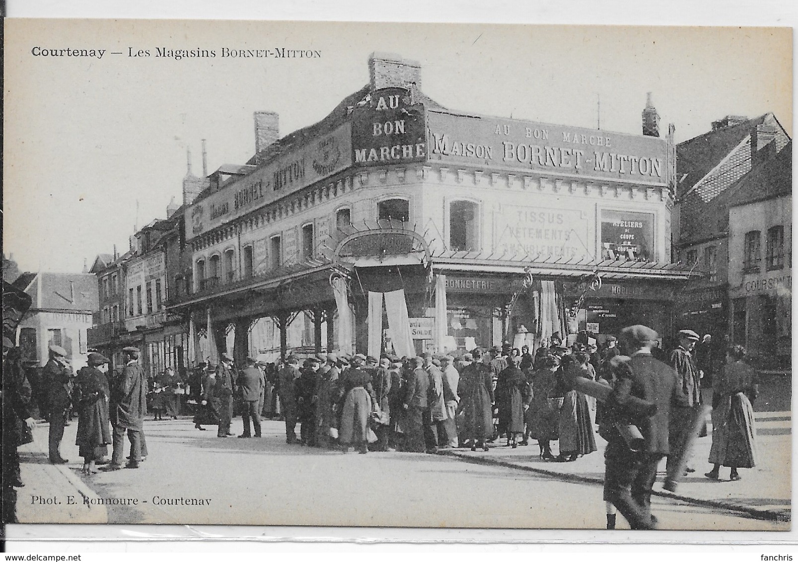 Courtenay-Les Magasins BORNET-MITTOM - Courtenay