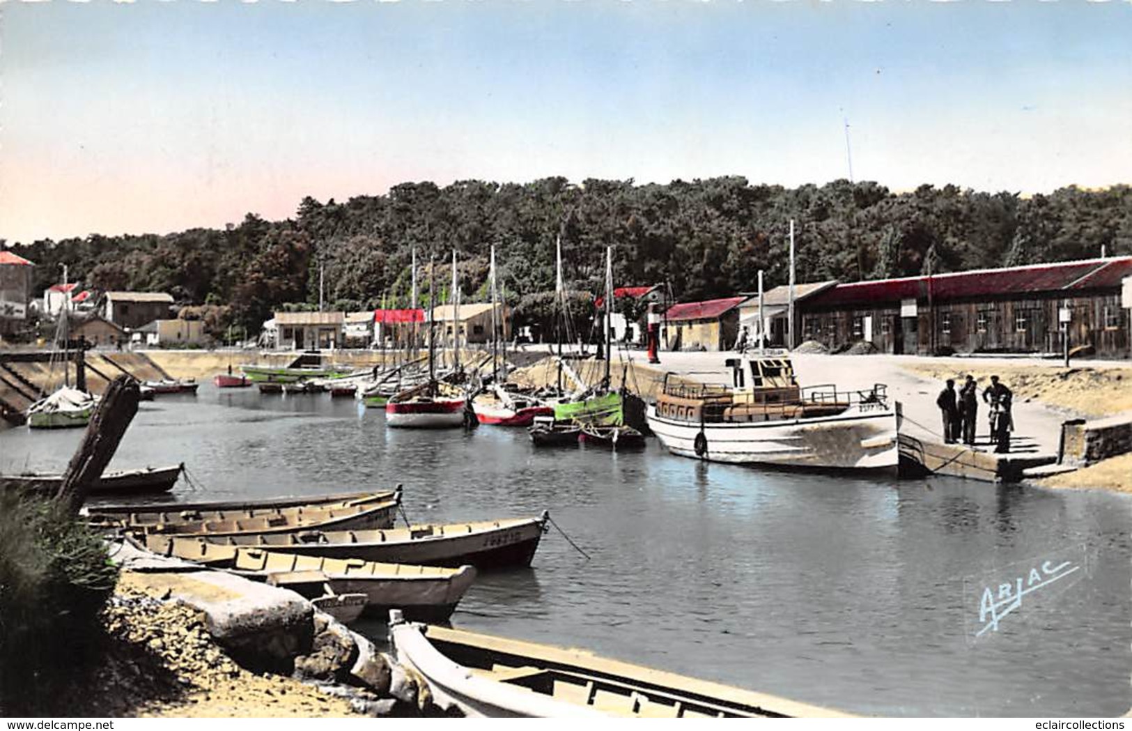 Ile D'Oléron.  St Trojan Les Bains    17    Le Port  .      (voir Scan) - Ile D'Oléron