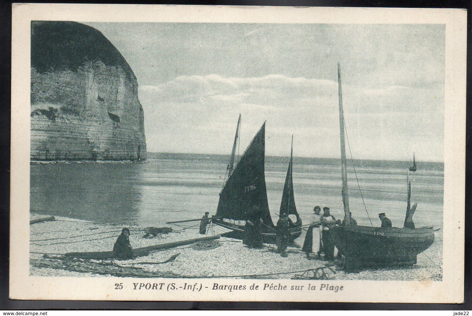 YPORT 76 - Barques De Pêche Sur La Plage - #B606 - Yport