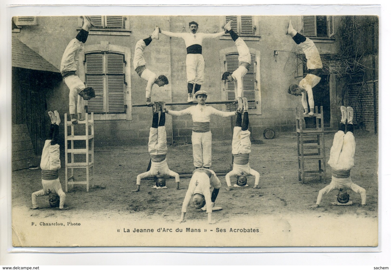 72 LE MANS  Ecole La Jeanne D'arc Ses Acrobates Gymnastique Cour  1910 - -/D14-2017 - Le Mans