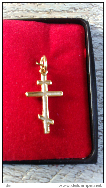 Croix Orthodoxe Plaqué Or Pendentif Avec Anneau Flambeaux Religion - Pendentifs