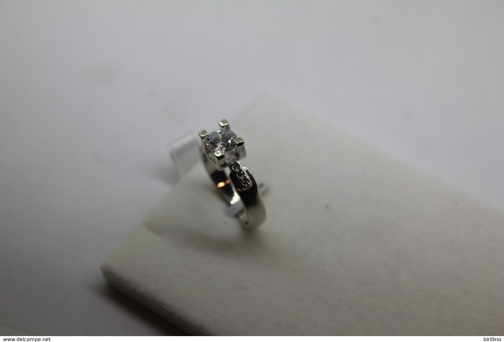 A60047 - Anello Solitario In Argento Sterling Incastonato Con Pietra Bianca - Misura 6 - Ringe