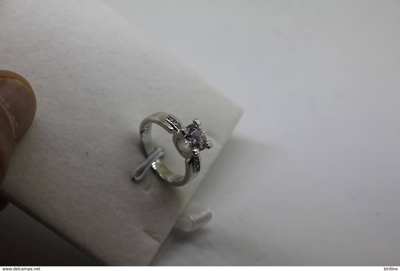 A60047 - Anello solitario in argento sterling incastonato con pietra bianca - Misura 6