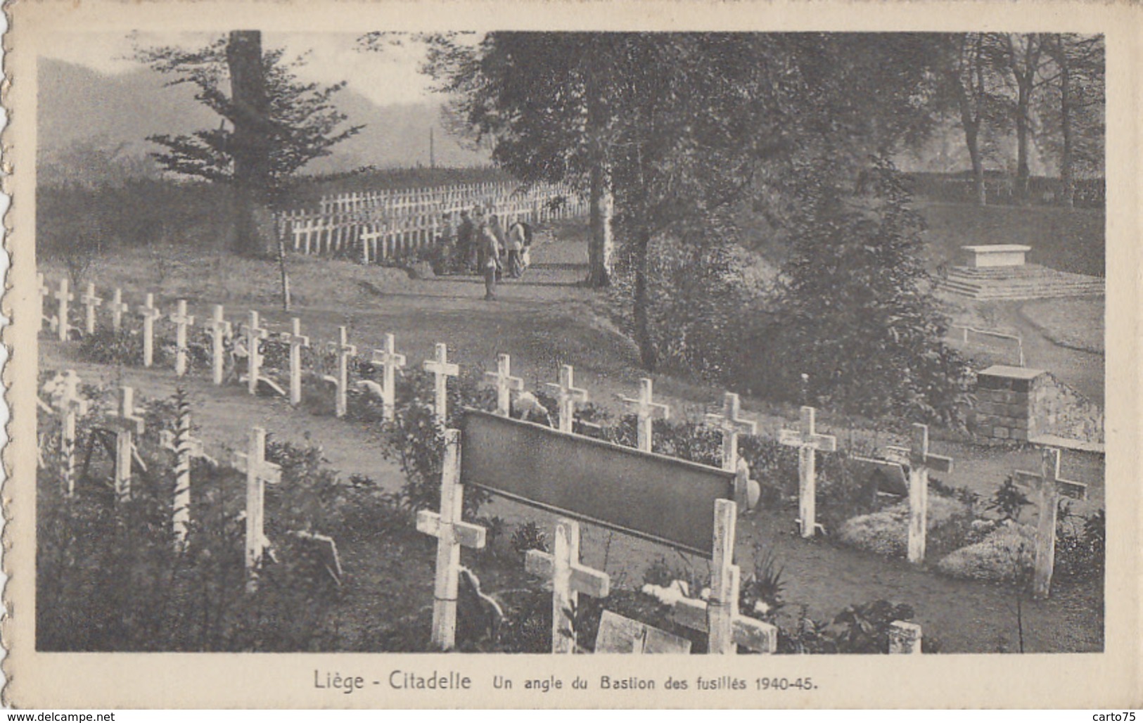 Militaria - Guerre 39-45 - Cimetière - Belgique - Liège - Angle Du Bastion Des Fusillés 1940-45 - Guerre 1939-45