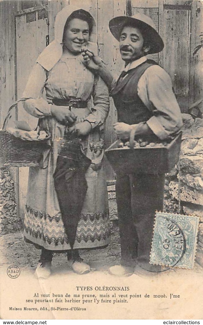 Ile D'Oléron.  Non Localisé    17    Type Oléronnais  . Un Couple De Paysan     (Pli Voir Scan) - Ile D'Oléron