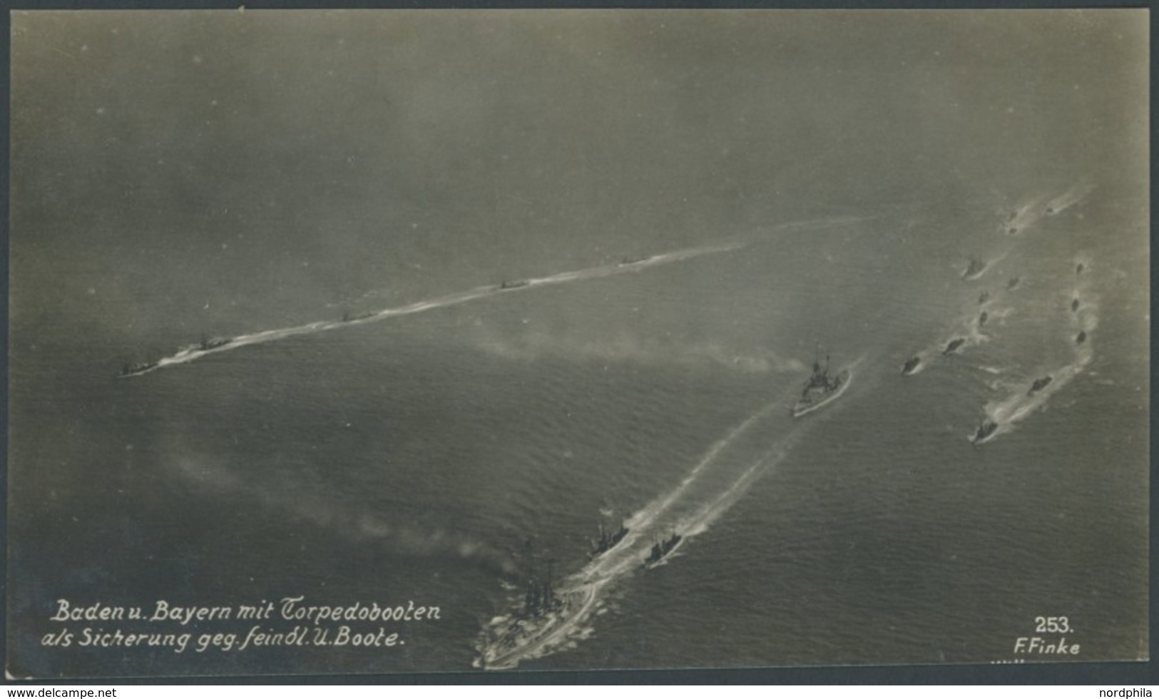 ALTE POSTKARTEN - SCHIFFE KAISERL. MARINE S.M.S. Baden Und Bayern Mit Torpedobooten Als Sicherung Gegen Feindliche Boote - Guerra