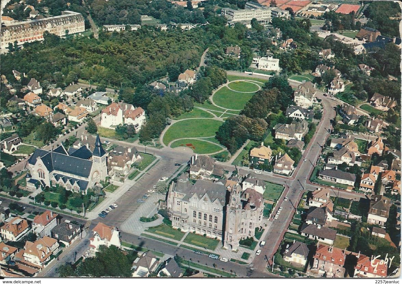 CPM 62 - Le Touquet Paris Plage . L'Hotel De Ville Et L'Eglise Jeanne D'Arc - Le Touquet