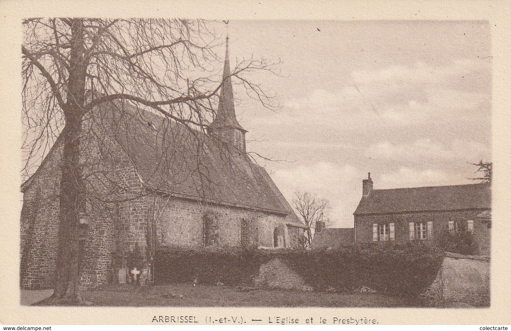 ARBRISSEL  L Eglise Et Le Presbytere - Sonstige & Ohne Zuordnung