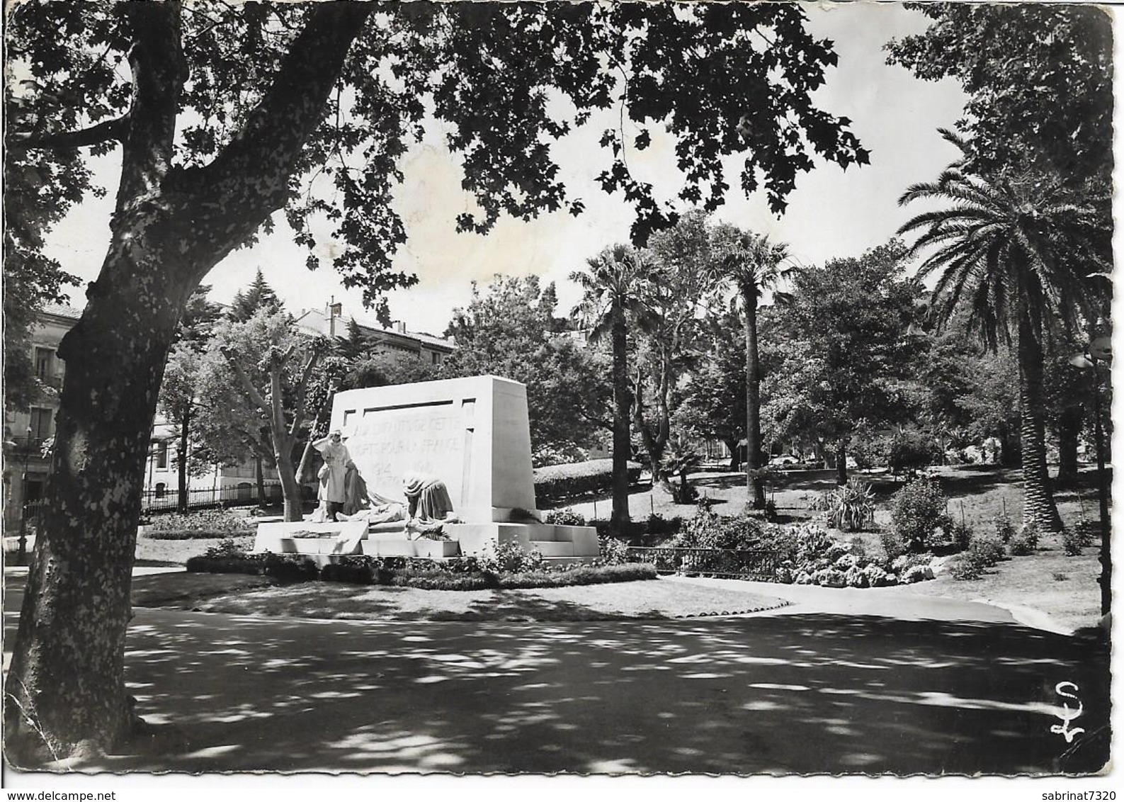 SETE Le Jardin Public Et Le Monument Aux Morts - Sete (Cette)