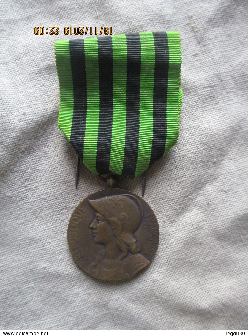 Medaille Militaire Aux Defenseurs De La Patrie 1870-1871 - Francia