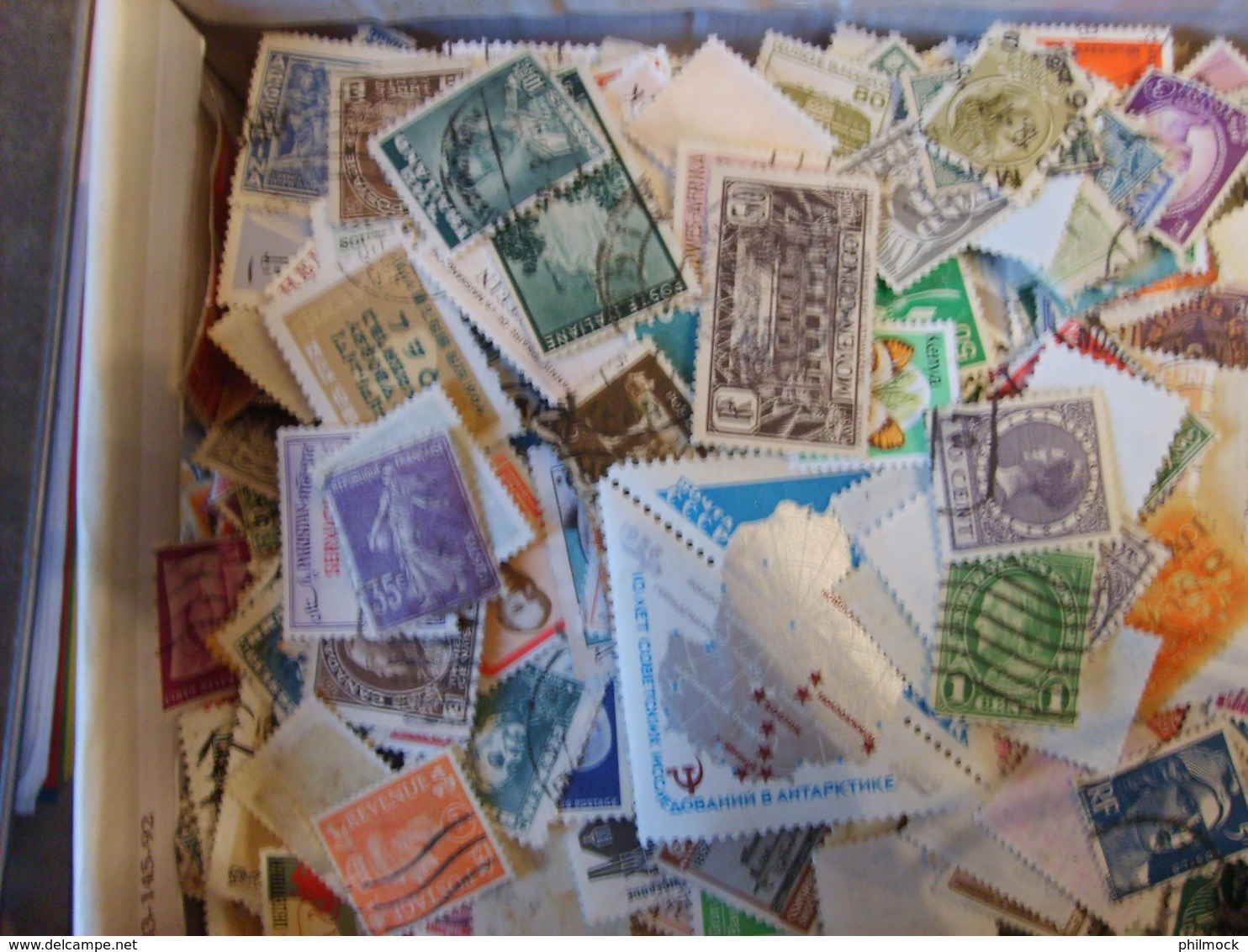 Liquidation Vrac Milliers Monde Toutes époques Dans Boite A Chaussure - Lots & Kiloware (mixtures) - Min. 1000 Stamps