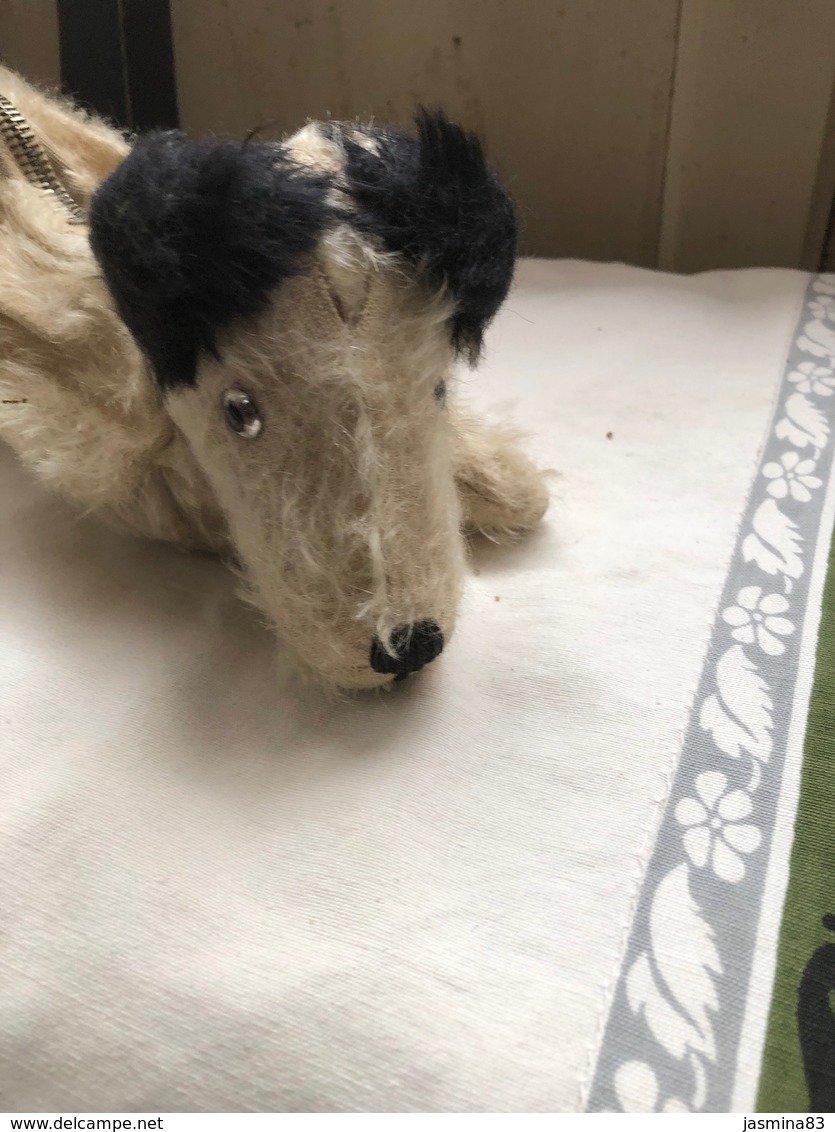 Chien En Peluche Avec La Possibilité De Mettre Quelque Chose à L’interieur En Général Un Pyjama - Peluches