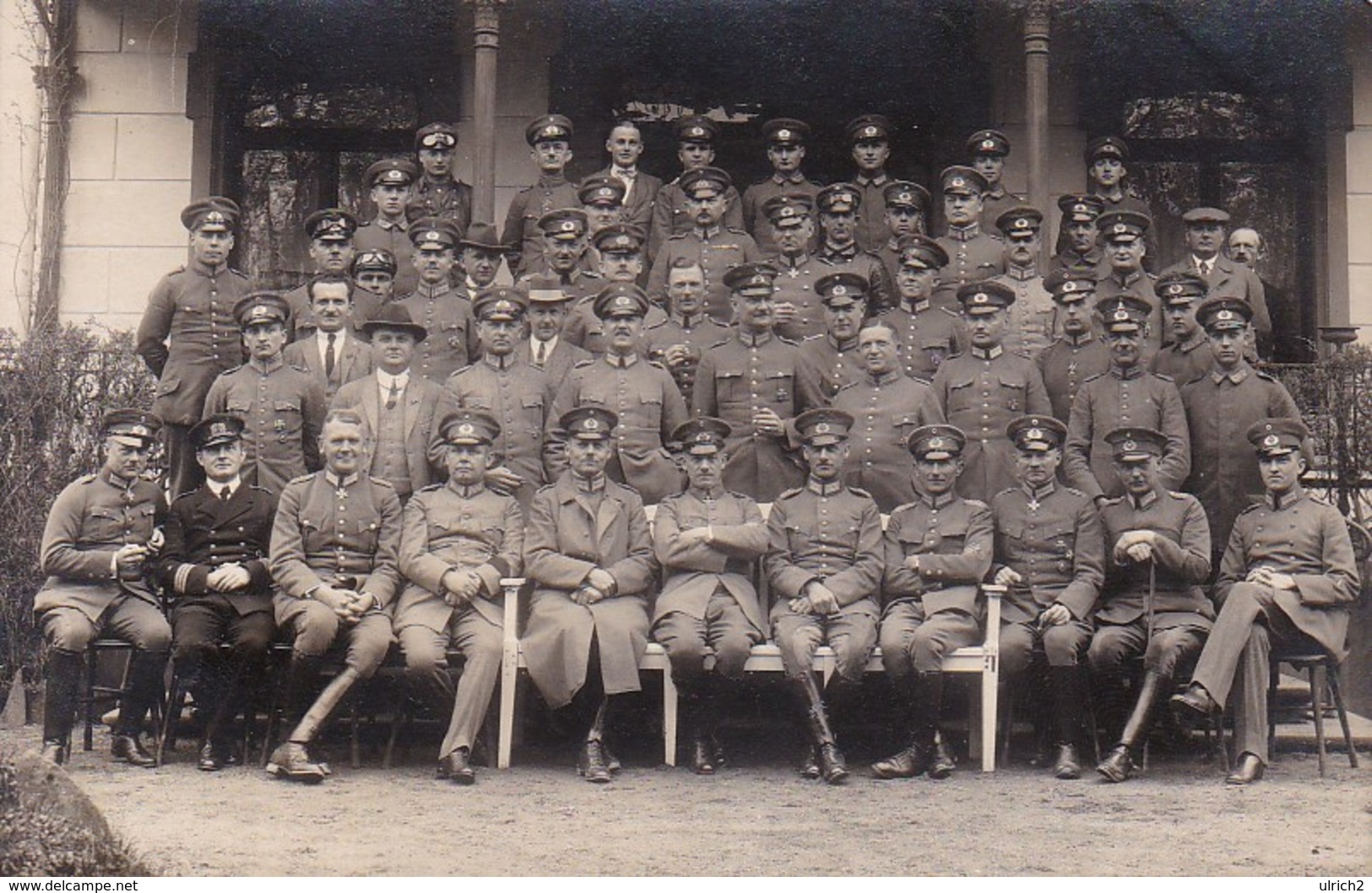 AK Foto Gruppe Deutsche Soldaten - Abzeichen Orden - 1. WK (45660) - Guerre 1914-18