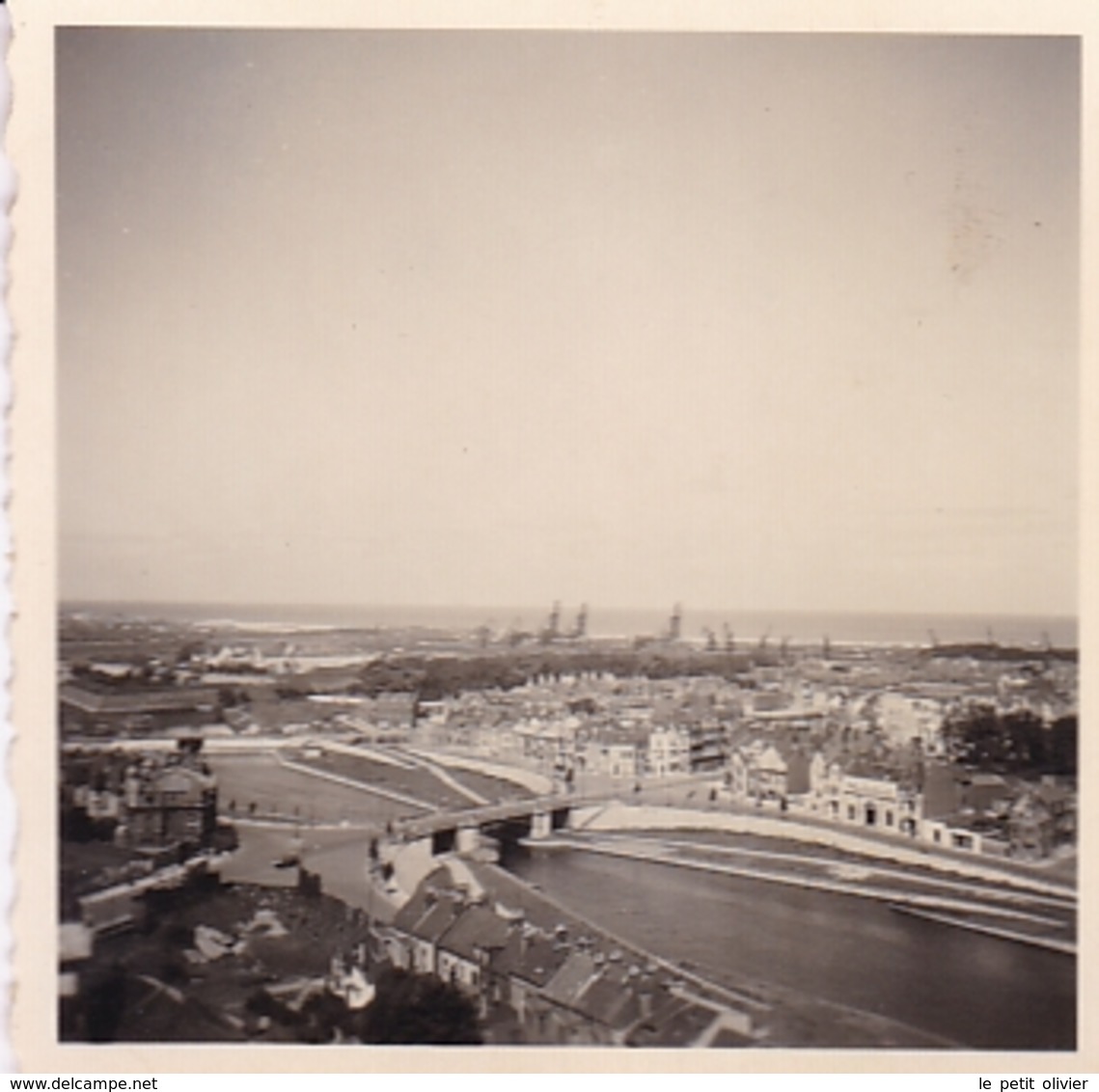 PHOTO ORIGINALE 39 / 45 WW2 WEHRMACHT FRANCE CALAIS VUE SUR LE CANAL ET LA VILLE - Guerre, Militaire