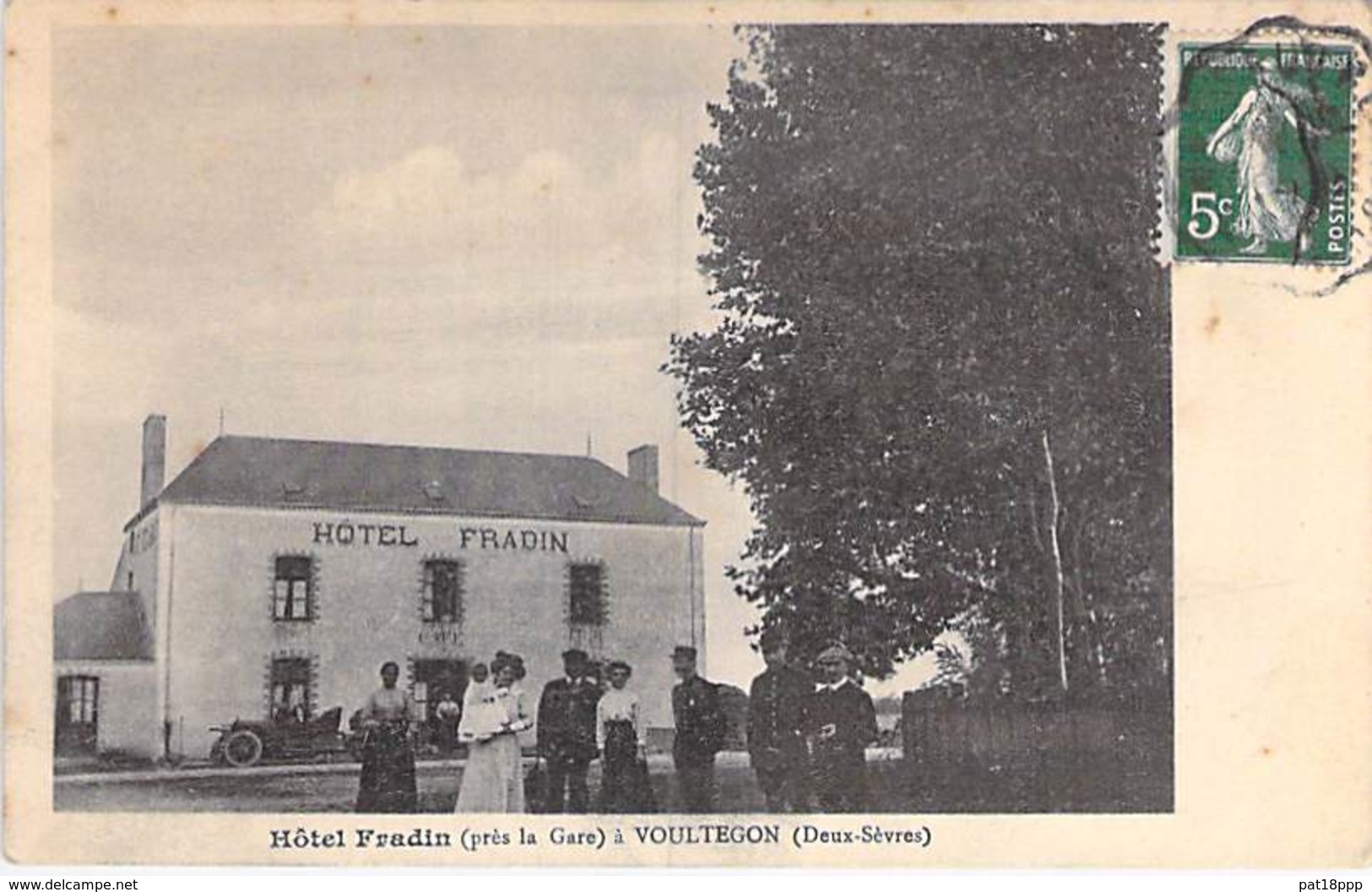 79 - VOULTEGON : Café Hotel FRADIN ( Animation Automobiles ) CPA Village ( 560 Habitants) - Deux Sèvres - Otros & Sin Clasificación