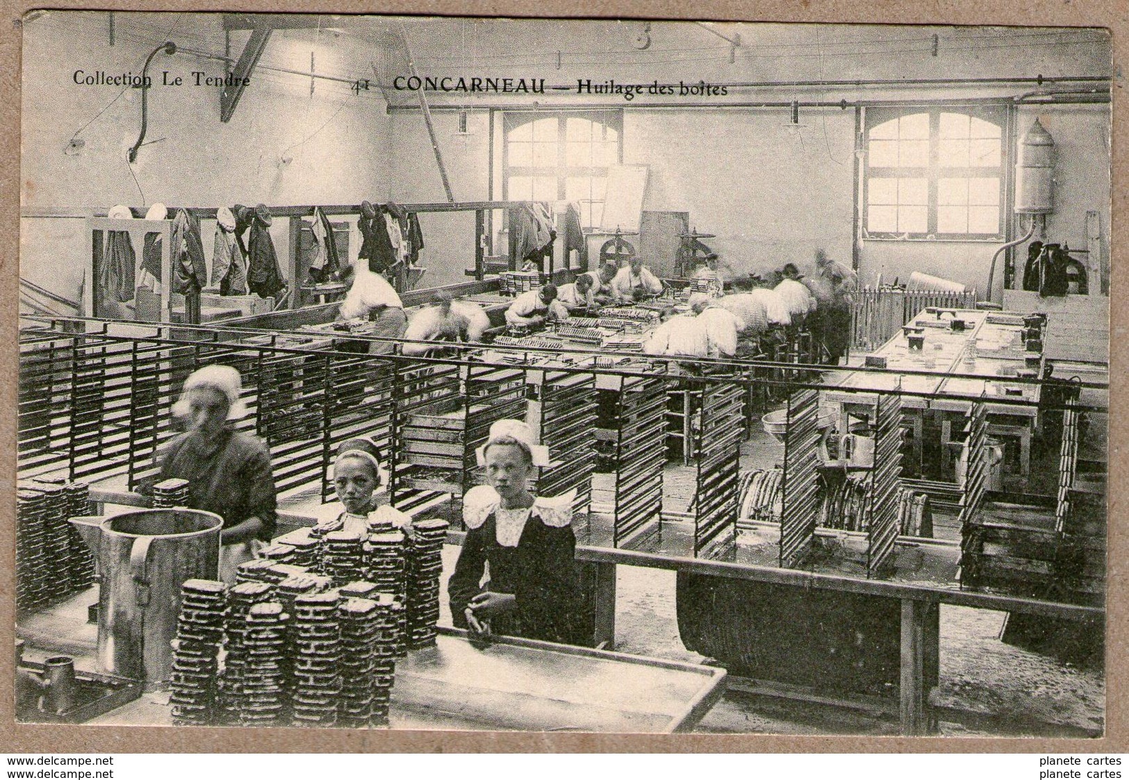 29 / CONCARNEAU - Huilage Des Boîtes De Sardines (conserverie, Sardinerie) - Concarneau