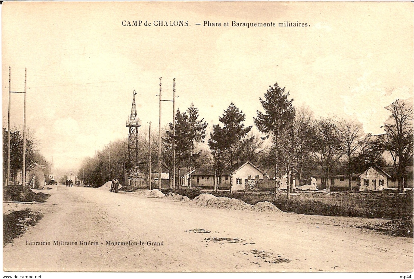 3H10  ---  51  CAMP DE CHALONS   Phare Et Baraquements Militaires - Camp De Châlons - Mourmelon