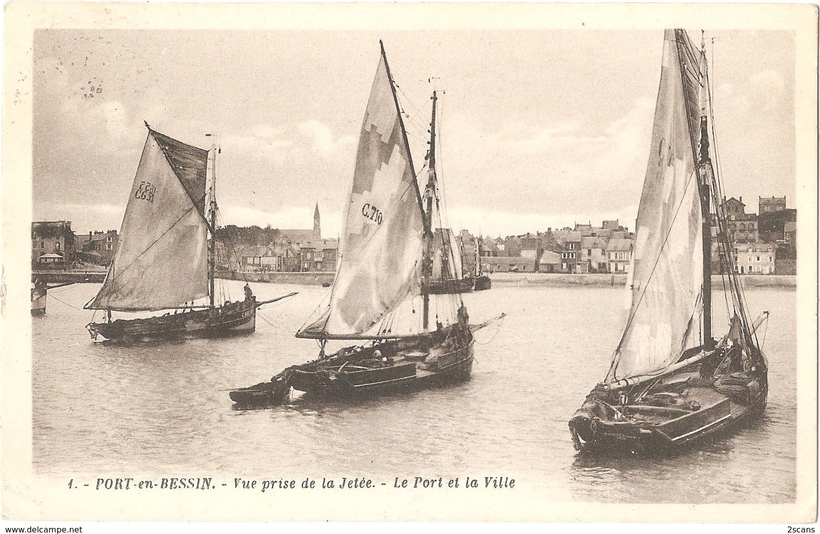Dépt 14 - PORT-EN-BESSIN - Vue Prise De La Jetée - Le Port Et La Ville - (G. Artaud, éditeur, N° 1) - Port-en-Bessin-Huppain