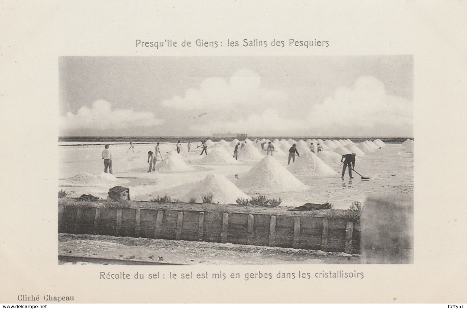 CPA:HOMMES RÉCOLTE DU SEL GERBES DANS CRISTALLISOIRS LES SALINS DES PASQUIERS  (83) - Otros & Sin Clasificación