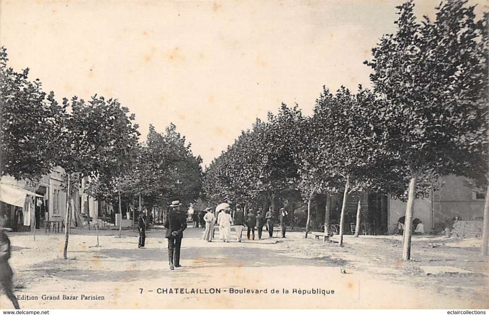 Chatelaillon       17       Lot De Cinq  Cartes Dont: Rue Carnot, De La République Et Gare   (voir Scan) - Châtelaillon-Plage