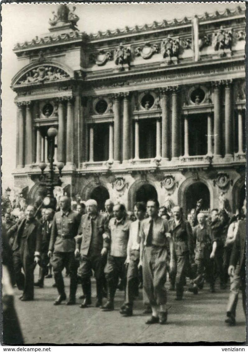 CPSM - Libération De Paris - Prisonniers Allemands Place De L'Opéra, Très Animé - Guerre 1939-45