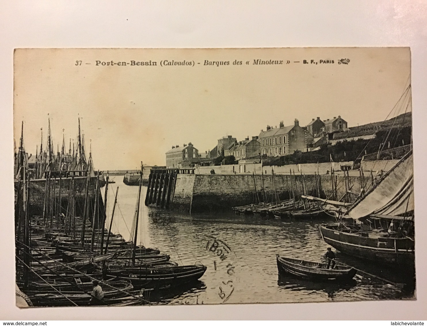 Port-en-Bessin ( Calvados) - Barques Des « Minoteux « - Port-en-Bessin-Huppain