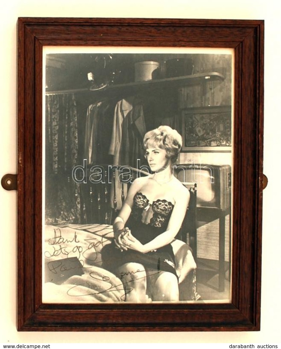 Joanne  Woodward (1930-) Amerikai Színésznő, Producer   Saját Kezű Aláírása Egy A Művésznőt ábrázoló Fotón, üvegezett Ke - Otros & Sin Clasificación