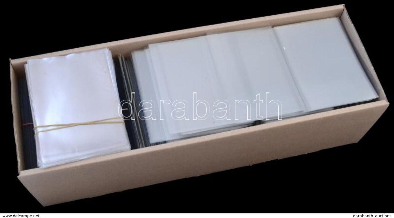 Egy Doboznyi (kb. 1500 Db) Műanyag Képeslaptartó Tok / A Box Of Plastic Postcard Holder Cases, Cca. 1500 Pieces - Sin Clasificación