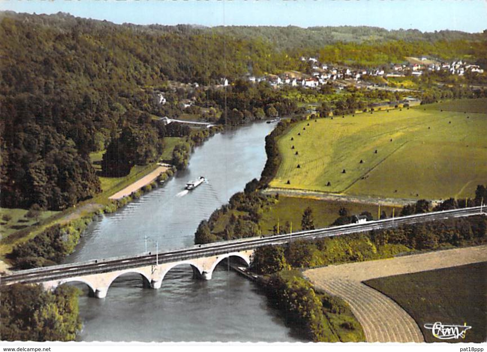 77 - LA FERTE Sous JOUARRE : Vallée De La Marne - CPSM Dentelée Colorisée Grand Format - Seine Et Marne - La Ferte Gaucher