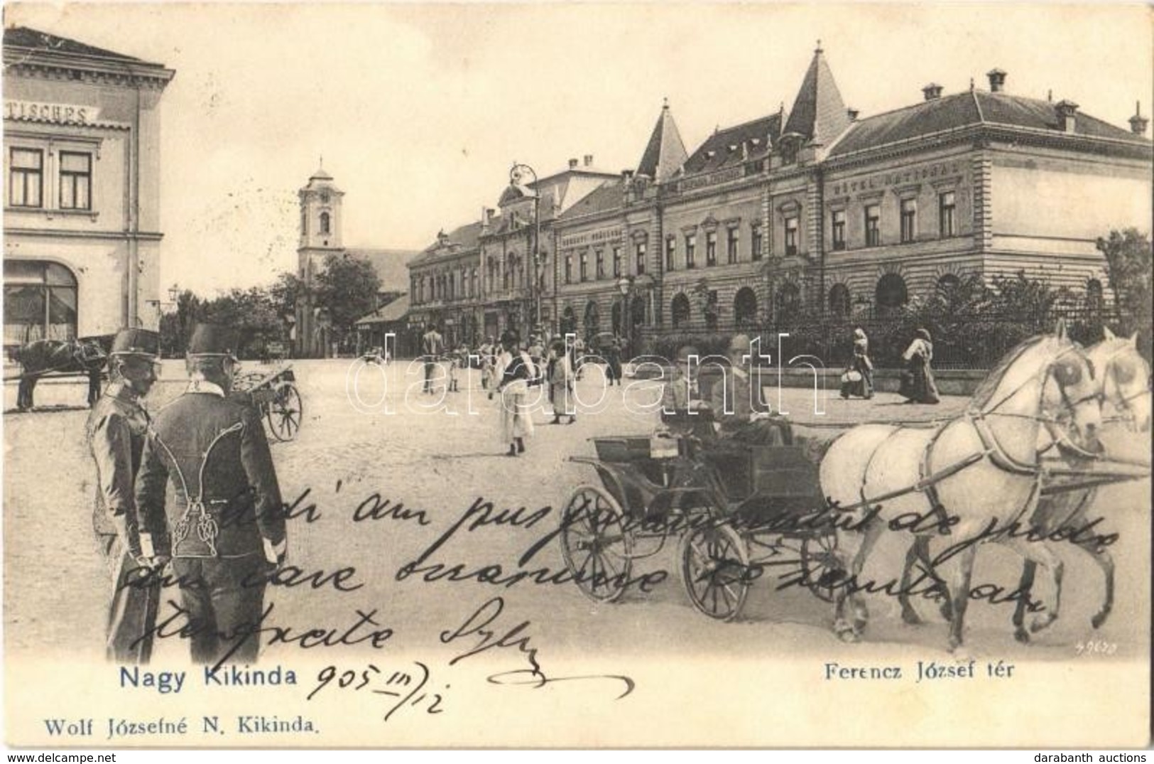 T2/T3 1905 Nagykikinda, Kikinda; Ferenc József Tér, Nemzeti Szálloda. Montázs Lovaskocsival és úriemberekkel. Wolf Józse - Sin Clasificación