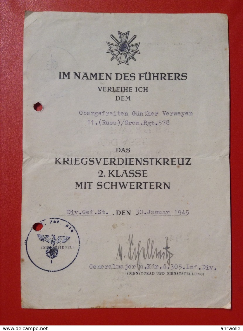 Dokument WW2 Verleihungsurkunde Kriegsverdienstkreuz 2. Klasse Mit Schwertern Obergefreiter Gerneralmajor 1945 - Allemagne