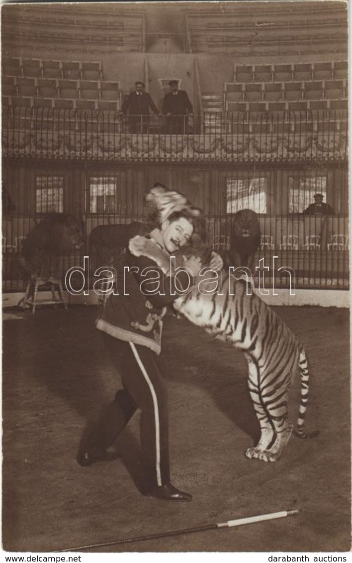** T1 Carl Feldmann Dompteur / Circus Animal Trainer. Photo - Ohne Zuordnung