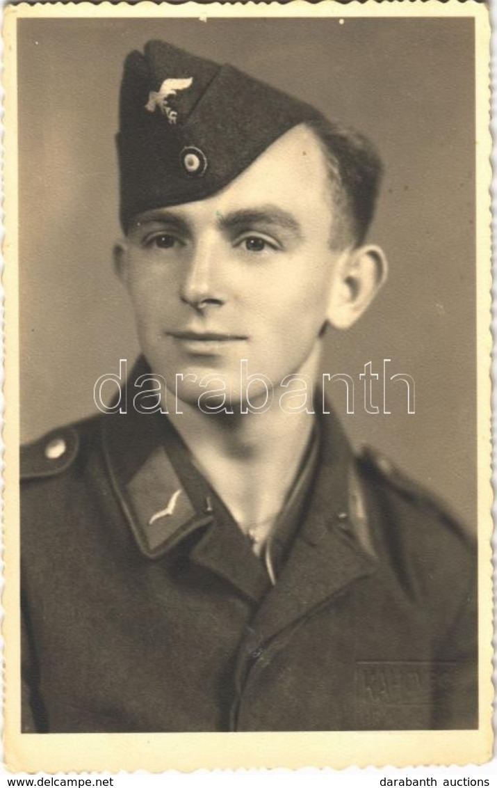 ** T2 WWII German Military, Luftwaffe Soldier. Kahovec (Hradec Kr.) Photo - Ohne Zuordnung