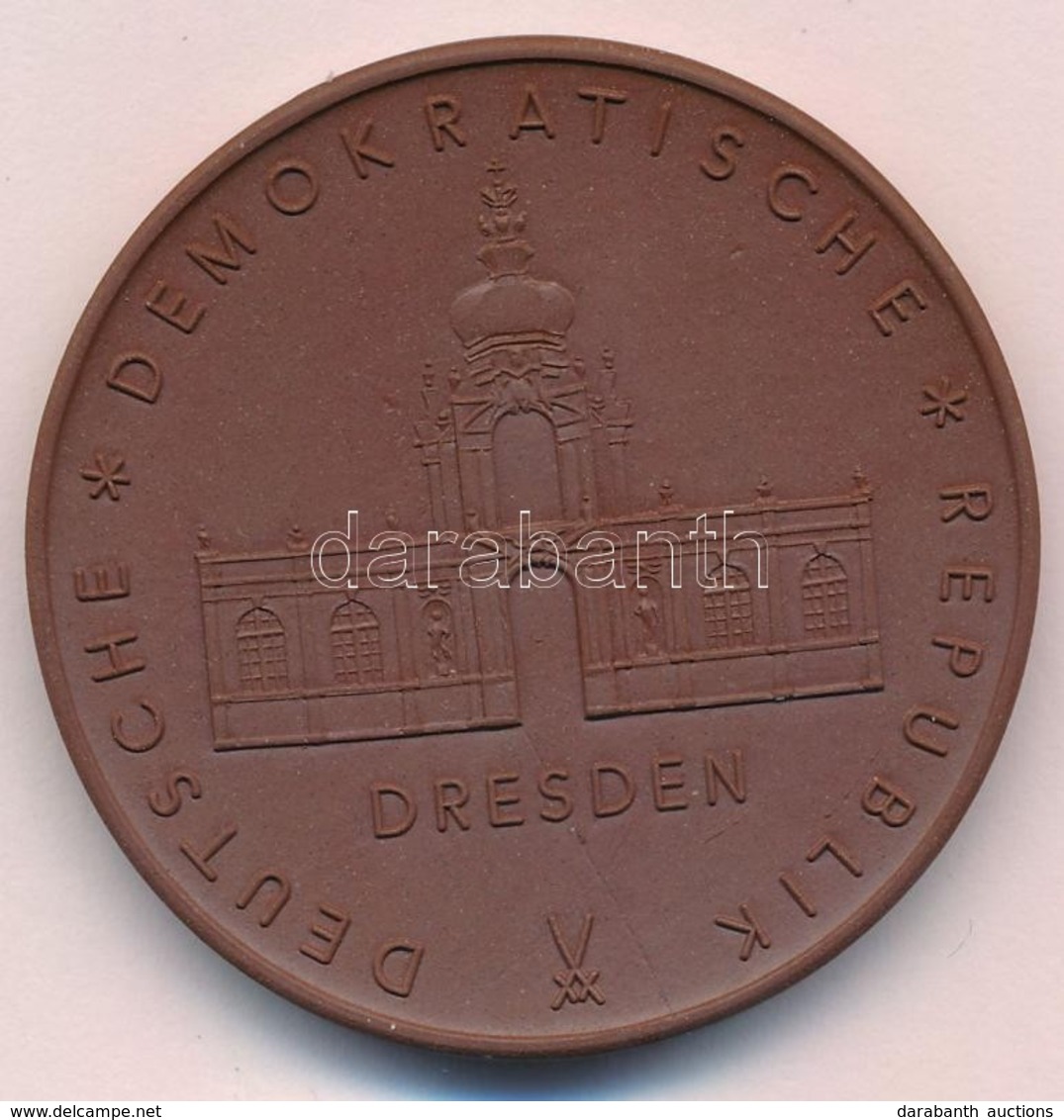 NDK 1973. 'Dresden' Kerámia Plakett Eredeti Dísztokban Tanúsítvánnyal (48mm) T:1
GDR 1973. 'Dresden' Ceramic Plaque In O - Sin Clasificación