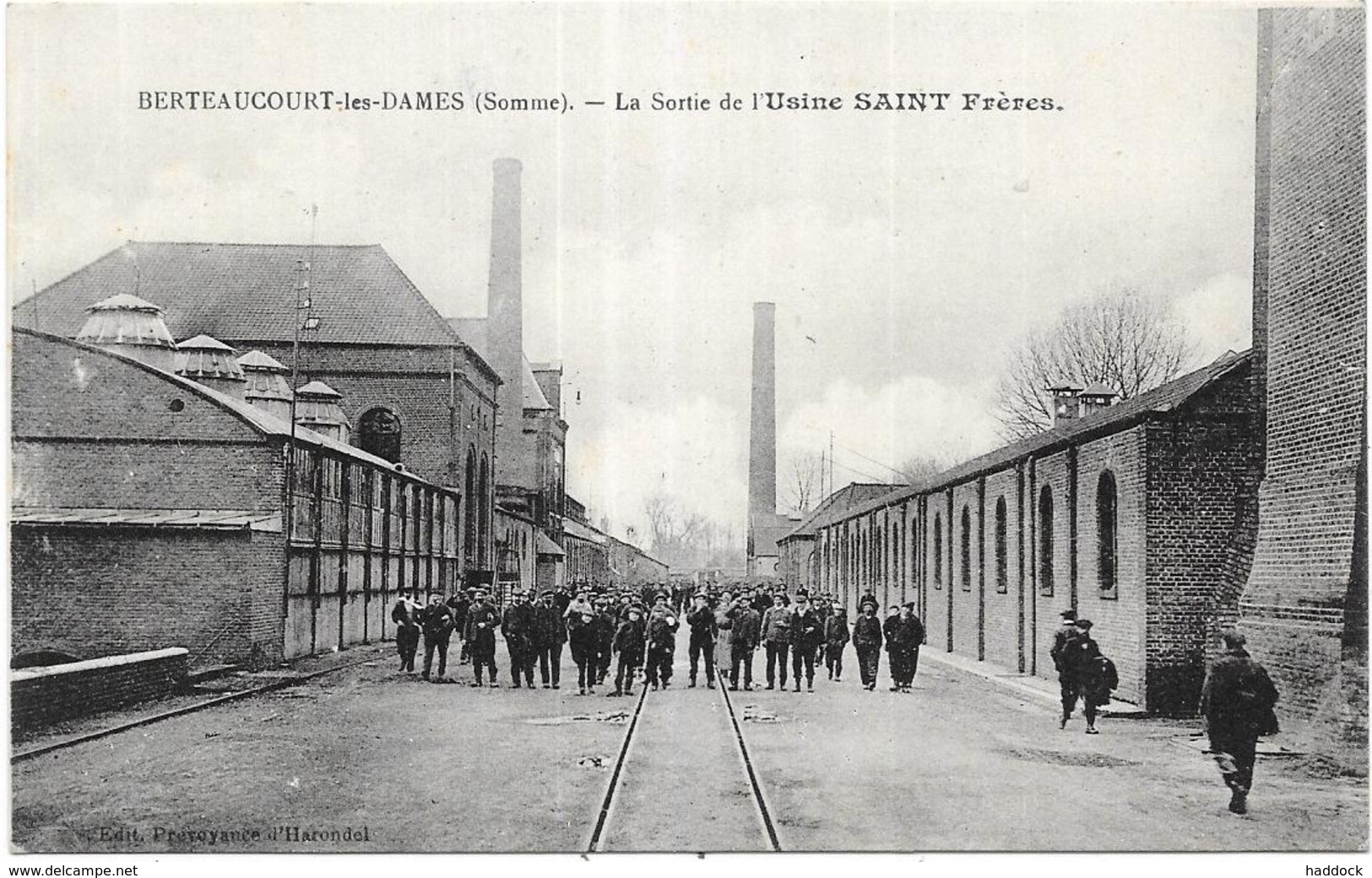 BERTEAUCOURT LES DAMES: LA SORTIE DE L'USINE SAINT FRERES - Altri & Non Classificati