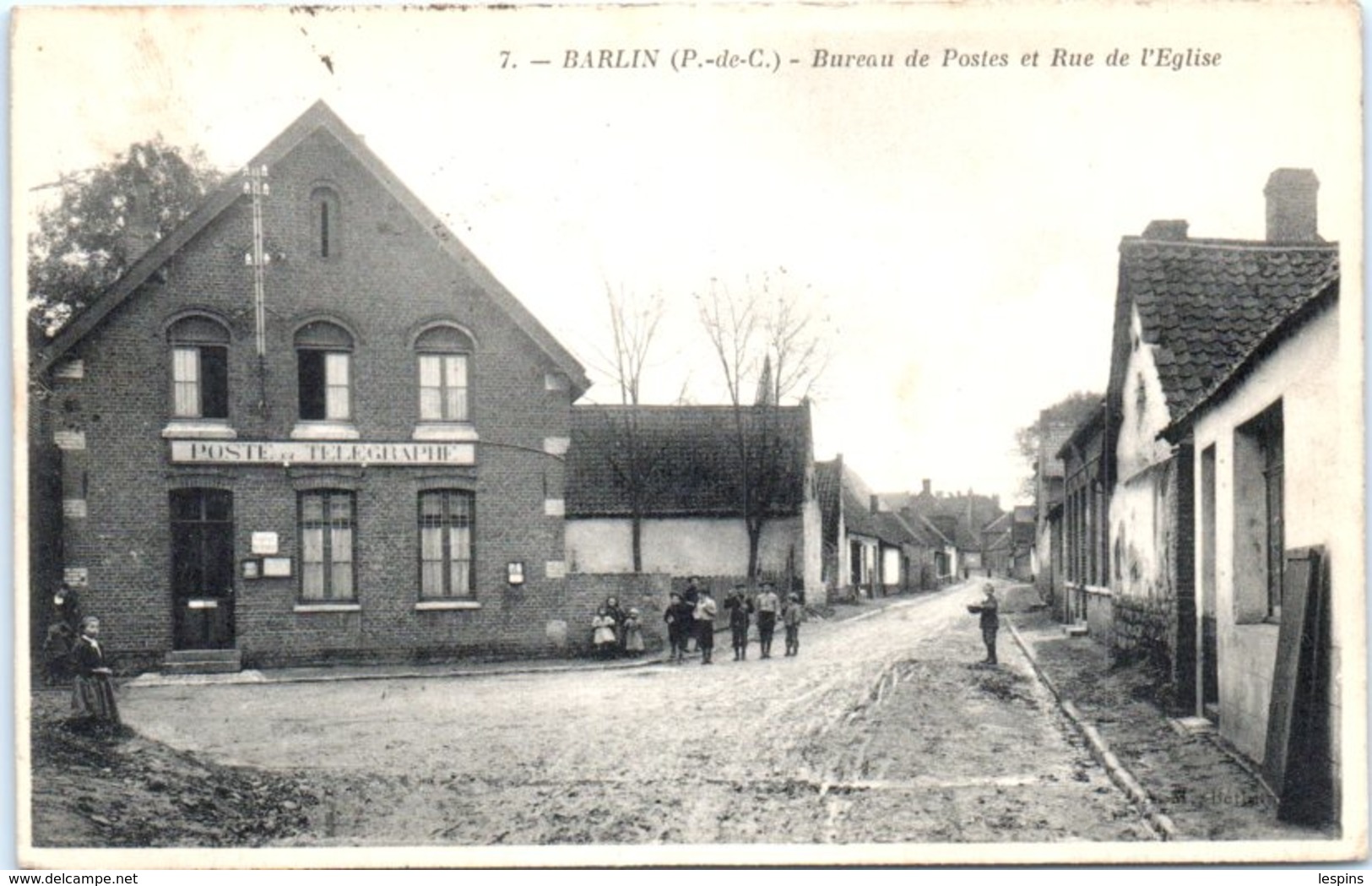 62 - BARLIN --  Bureau De Poste Et Rue De L'Eglise - Barlin