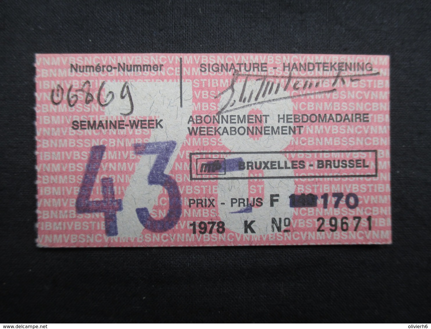 VP BELGIQUE (M1911) TICKET ABONNEMENT HEBDOMADAIRE (2 Vues) SNCV SNCB STIB NMVB NMBS MIVB 1978 Ticket Semaine 43 - Europa