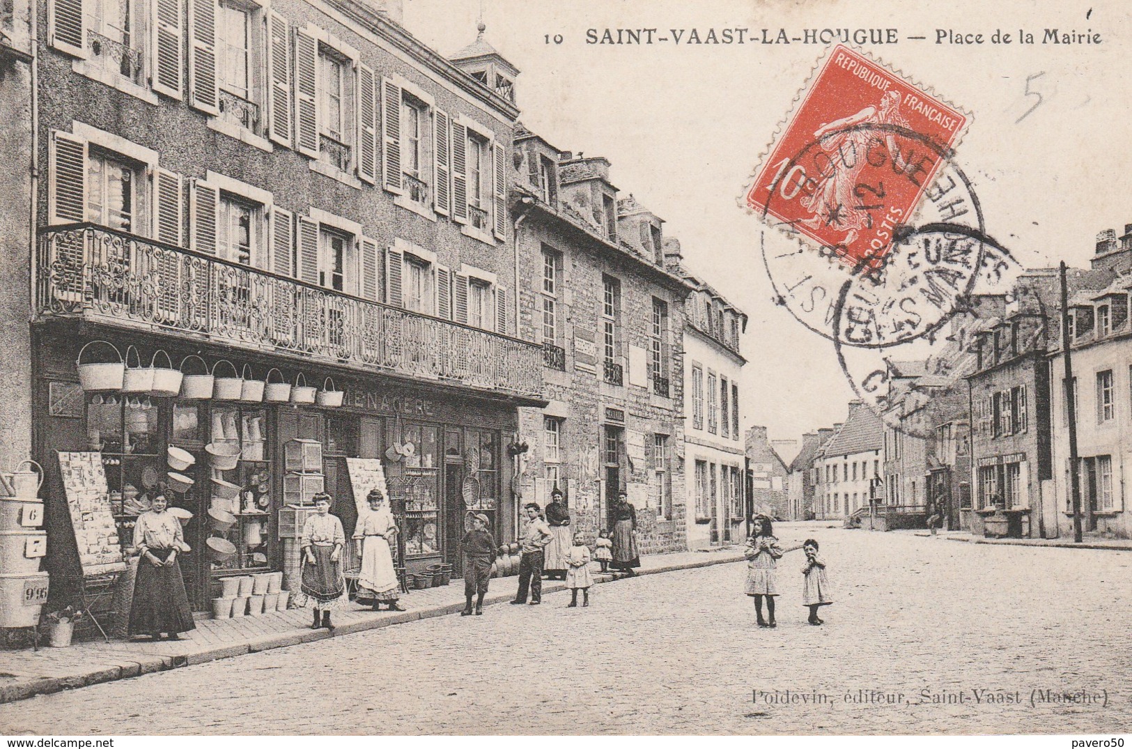 Place De La Mairie - Saint Vaast La Hougue