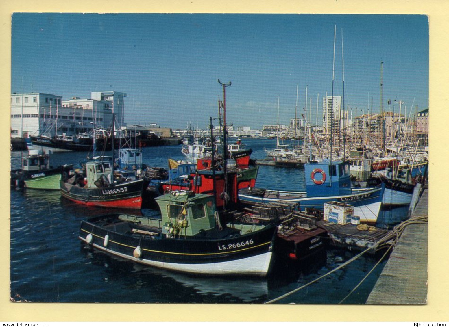 85. LES SABLES D'OLONNE – Vue Du Port (bateaux) (voir Scan Recto/verso) - Sables D'Olonne