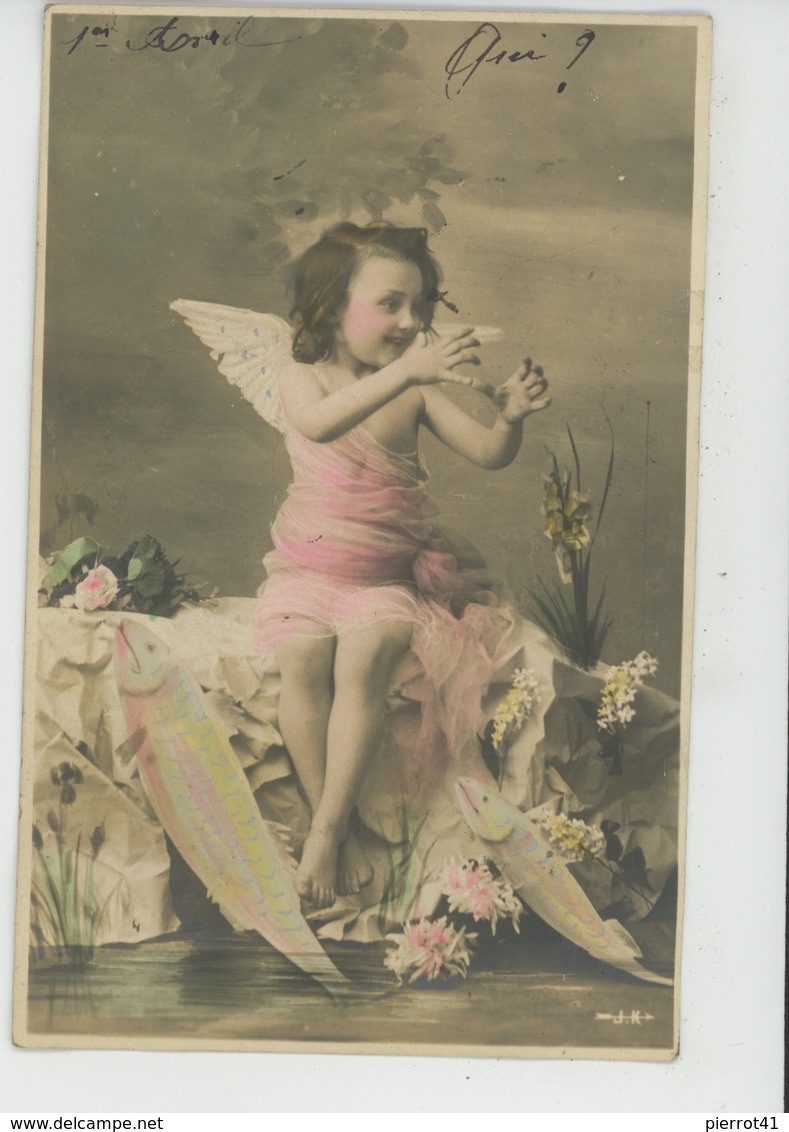 ENFANTS - LITTLE GIRL - MAEDCHEN - Jolie Carte Fantaisie Portrait Fillette Ange Nue Sous Robe Voile Et Poissons D'avril - Portraits